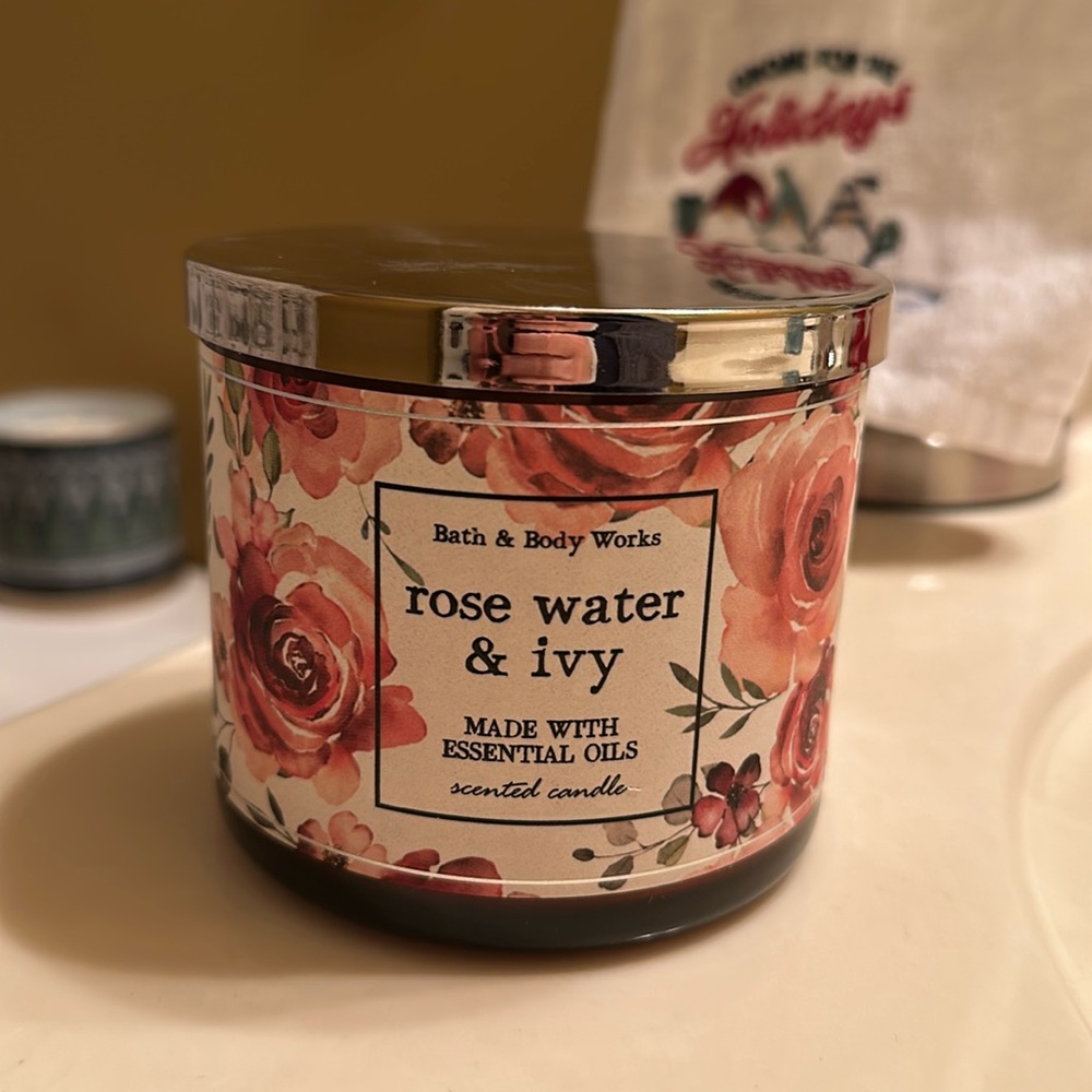 Bath and body works 3 wick candle - rose water and ivy